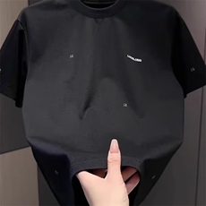 黑色