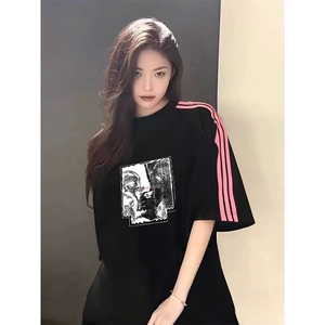 抖音得物品质二开240克宽松纯棉美式潮牌印花三条杠中性风短袖T恤,豹纹短袖怎么搭配短裤图片