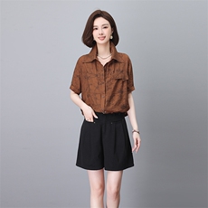 2026夏季新款人棉舒适印花面料大翻领衬衫女短袖抽褶设计宽松开衫，女装衬衫，板酷