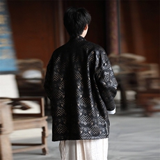 黑色