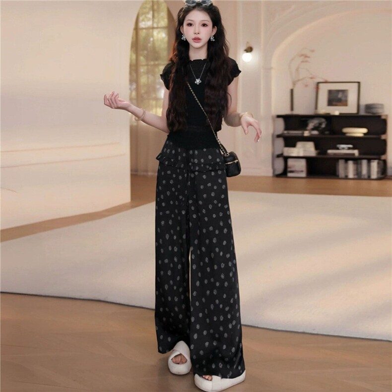 高级感时尚套装女夏新款黑色收腰短袖花朵印花木耳边屁帘裤两件套,女装套装/套裙,江南
