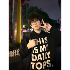 黑色