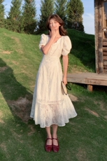 欧货蕾丝拼接V领天丝连衣裙女夏2025年新款时尚百搭收腰刺绣A字裙，女装连衣裙，浙宝208A