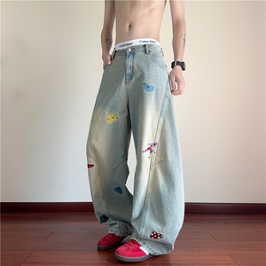 美式卡通刺绣解构弯刀牛仔裤男士2025夏季潮流痞帅设计感宽松裤子图片