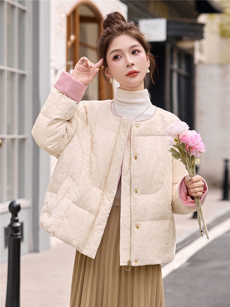 时尚提花新中式羽绒服女短款2025新款90%白鸭绒外套,女装羽绒服,姿衣坊