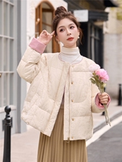 时尚提花新中式羽绒服女短款2025新款90%白鸭绒外套，女装羽绒服，姿衣坊