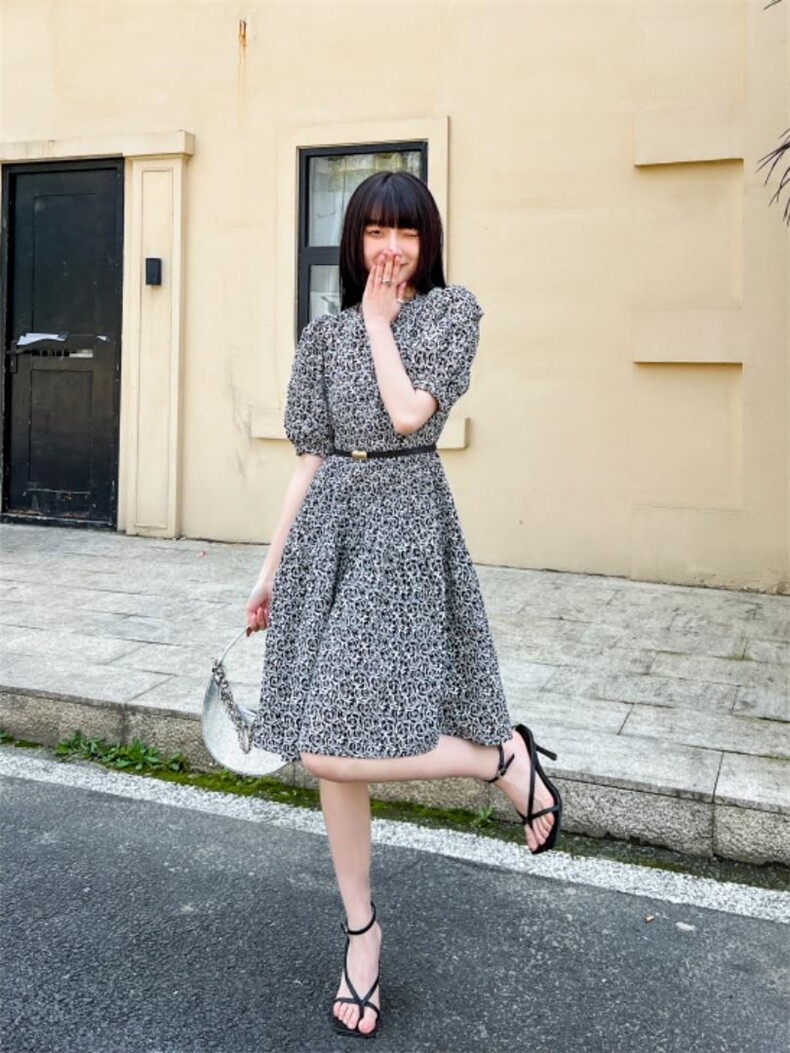 特殊面料连衣裙，女装连衣裙，米壹(1F)