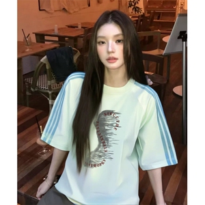 抖音得物品质二开240克宽松纯棉美式潮牌印花三条杠中性风短袖T恤图片