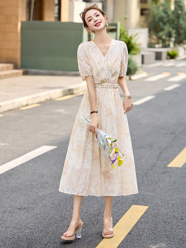 碎花连衣裙女夏季高级感法式收腰显瘦新中式国风复古独特好看裙子,女装连衣裙,布芭啦