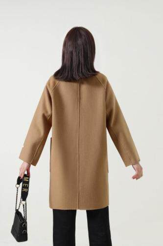 秋冬新款羽绒服。双面尼羊绒大衣，女装羽绒服，叠彩服饰