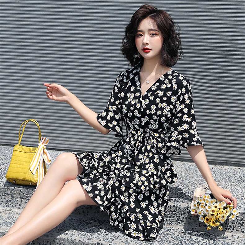 网红小雏菊连衣裙女夏2021新款时尚名媛气质碎花裙收腰显瘦短裙潮,女装连衣裙,韩蔻秀