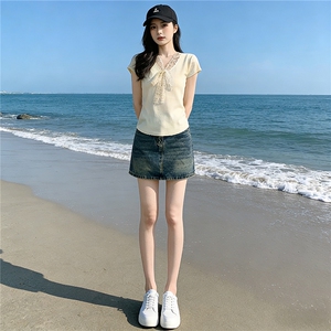 时尚气质套装裙女夏季新款显瘦V领蕾丝拼接针织衫牛仔短裙两件套图片