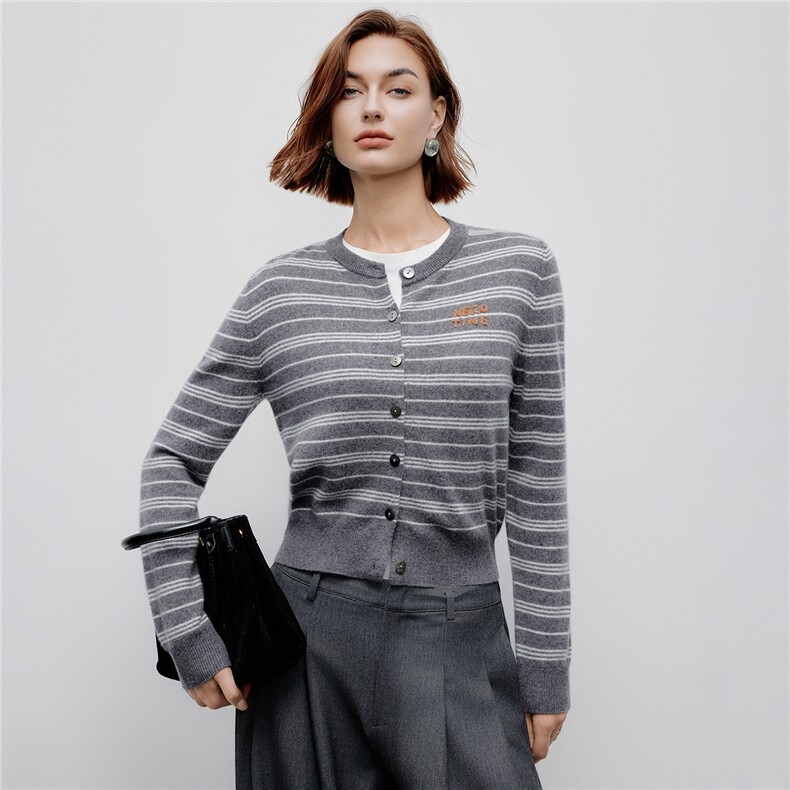 2025新款时尚圆领撞色条纹单排扣山羊绒针织开衫女，女装羊绒衫，阿舍尔精品