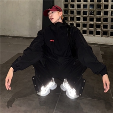 黑色