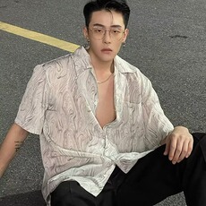 灰杏色