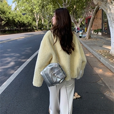 新款主推奶呼呼嫩黄色皮毛一体2639-P185-K278，女装短外套，2C129