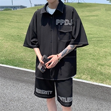 黑色