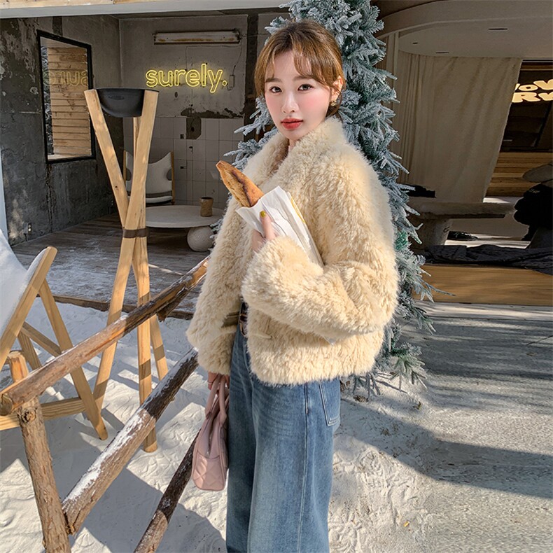 软糯羊羔毛外套女秋冬高级感加厚小个子保暖千金风皮毛一体短上衣,女装毛呢外套,2C058