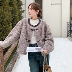 短款小香风皮毛一体2025新款仿貂绒毛毛皮草外套女年轻款，女装皮草，纯色衣恋