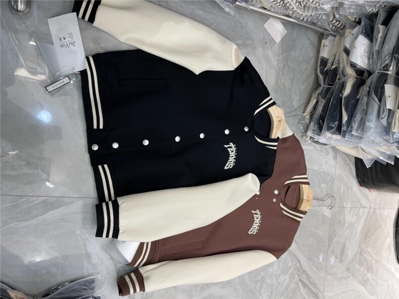 现货秋季新款拼色字母夹克棒球服外套,女装其它,九月