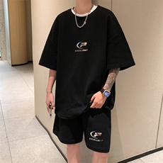黑色