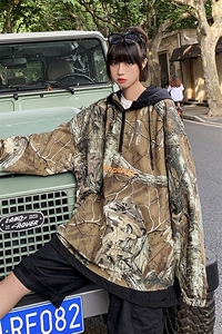 【】A003-HJ5119-P60新款套头接拼时尚夹克女模1图片