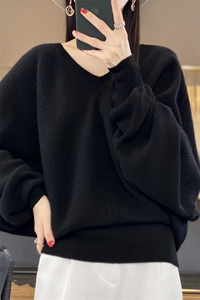 秋冬季100羊毛衫女V领套头宽松时尚洋气毛衣纯色针织蝙蝠衫图片