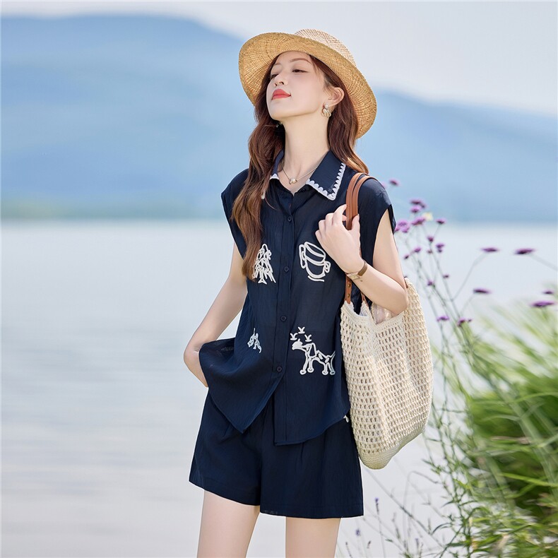 刺绣无袖衬衫套装女2026夏季新款气质减龄棉麻上衣高腰短裤两件套,女装套装/套裙,微微衣阁