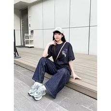 黑色