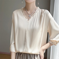 2025夏季新款V领缎面气质钩花蕾丝短袖女士宽松显瘦七分袖上衣T恤，女装T恤，暖习羊绒