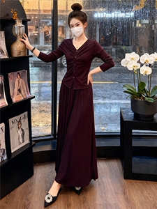 韩版时尚气质套装裙女春季新款褶皱收腰V领长袖上衣半身裙两件套图片
