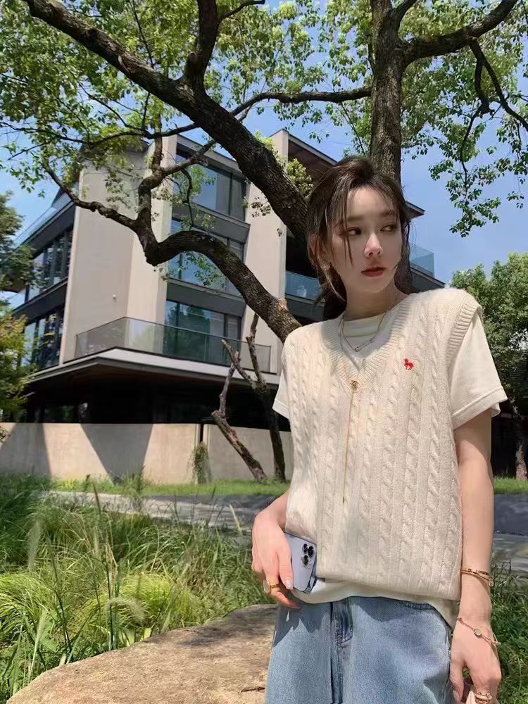 时尚百搭女士马甲简约休闲舒适扭花V领设计,女装马甲,端硕羊绒