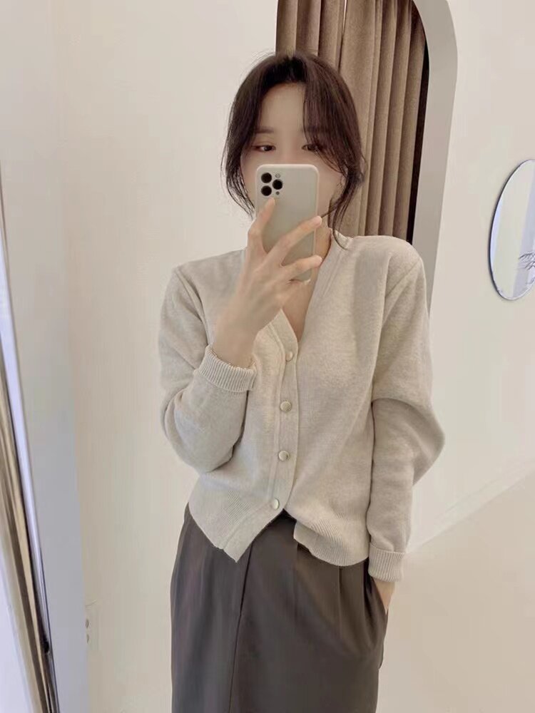 时尚百搭女士秋季新款V领四扣针织开衫简约显瘦长袖毛衣外套,针织衫/毛衣,悦玛羊绒
