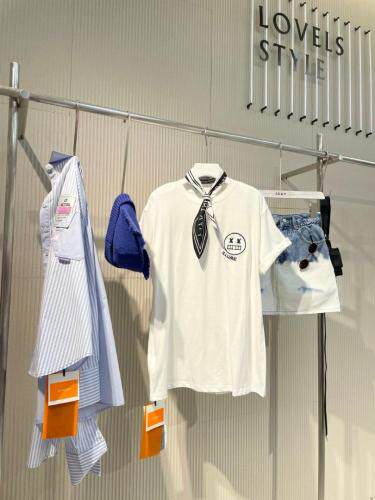 新款笑脸章仔、刺绣T～，女装，LOVELS