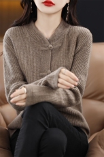 优雅气质红色盘扣羊毛衫秋季新款显瘦百搭针织开衫，女装羊毛衫，亿东羊绒