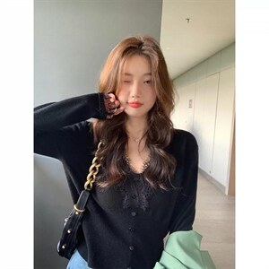 春季新款，V领薄款羊毛衫图片