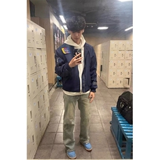 藏青色