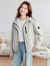 现货,2026春款新款时尚百搭短款风衣外套2色入连帽水洗棉，女装风衣，依万里