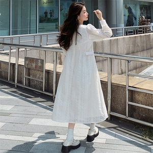 早秋长袖连衣裙女2025新款方领气质女神范温柔风米白色刺绣初恋裙图片