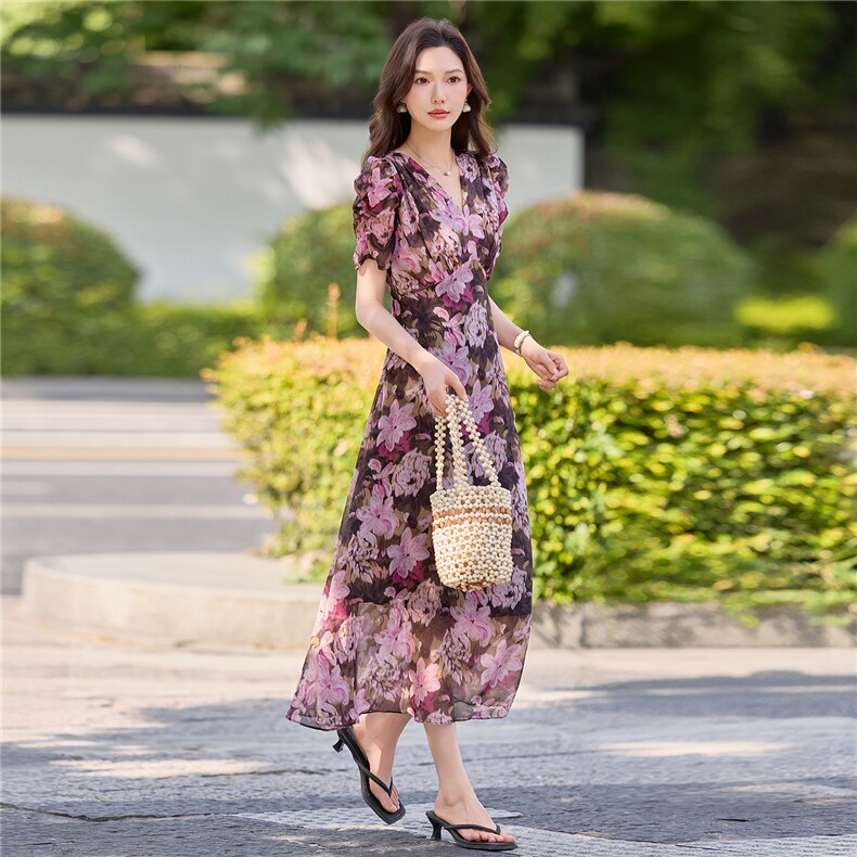 2026年夏季新款v领连衣裙长裙45度斜裁乔其纱旅游女士中高腰长裙,女装连衣裙,众宇琦