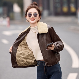 羊羔毛翻领PU皮衣白鸭绒羽绒服皮衣外套图片