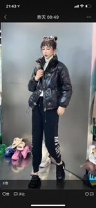 三色羽绒外套图片