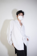明星私服撕漫男衬衫外套学院风男大竖条纹衬衫翻领外套P45，男装衬衫，电商B319