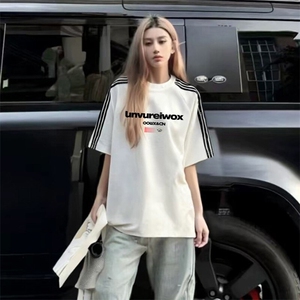 抖音得物品质二开240克宽松纯棉美式潮牌印花三条杠中性风短袖T恤图片