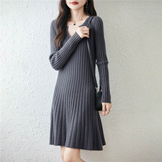 2025年秋季休闲风中长款长袖V领时尚百搭通勤，女装连衣裙，绒汀羊绒