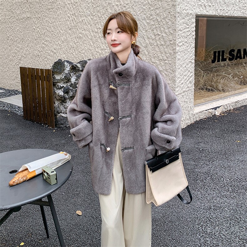 灰色复古高级感牛角扣皮毛一体外套女2025冬新款气质立领毛绒上衣,女装短外套,2C317