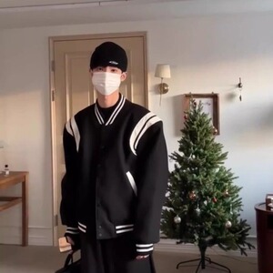 情侣款棒球服春季美式复古黑白拼接夹克外套男宽松潮流百搭飞行服图片