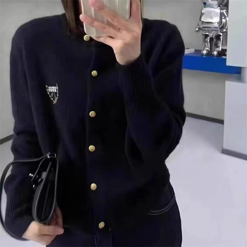 洋气英伦红色~学院风针织毛衣外套202春装新款圆领徽章女开衫秋冬,女装羊毛衫,佑昭祥羊绒