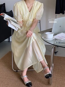 法式方领泡泡袖连衣裙夏季设计感小众温柔高级感初恋茶歇裙子图片