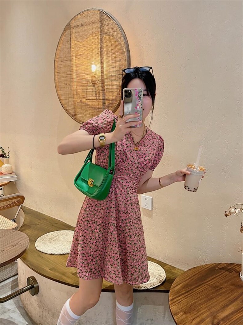 前侧两边抽皱连衣裙，女装连衣裙，玩美